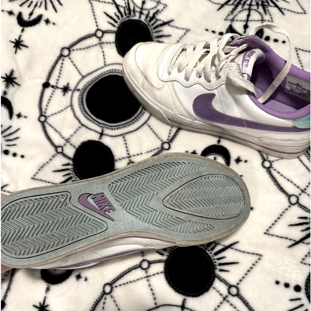 Nike size 9 purple and white